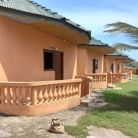 Comfort Beach Resort Biriwa Екстериор снимка