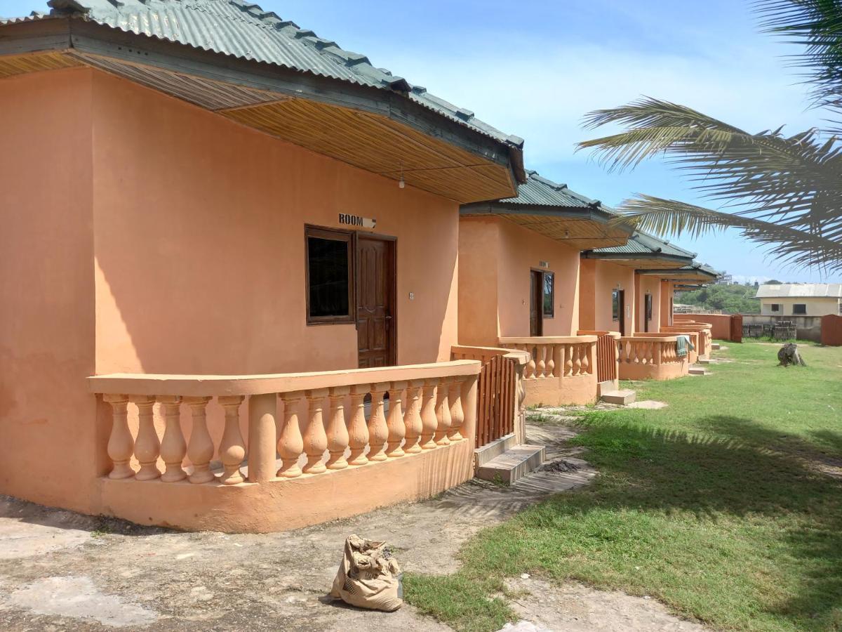 Comfort Beach Resort Biriwa Екстериор снимка