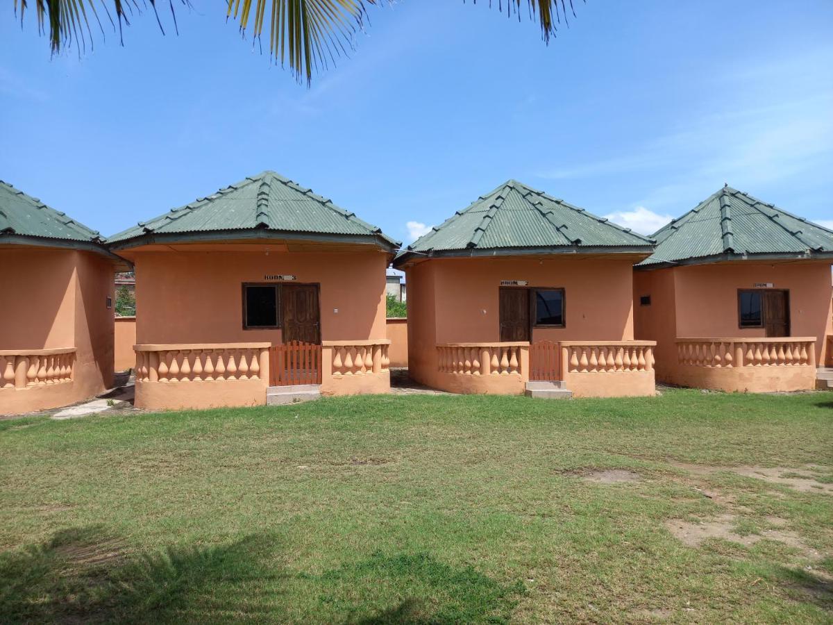 Comfort Beach Resort Biriwa Екстериор снимка