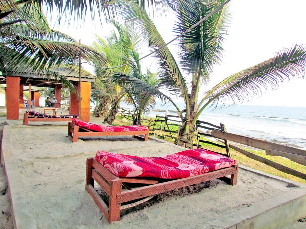 Comfort Beach Resort Biriwa Екстериор снимка